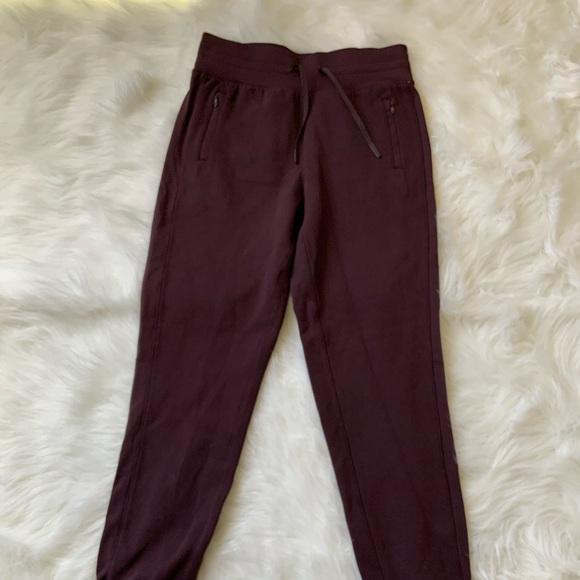 NWT Lululemon Get Going Jogger Black Cherry 4 - Picture 1 of 3